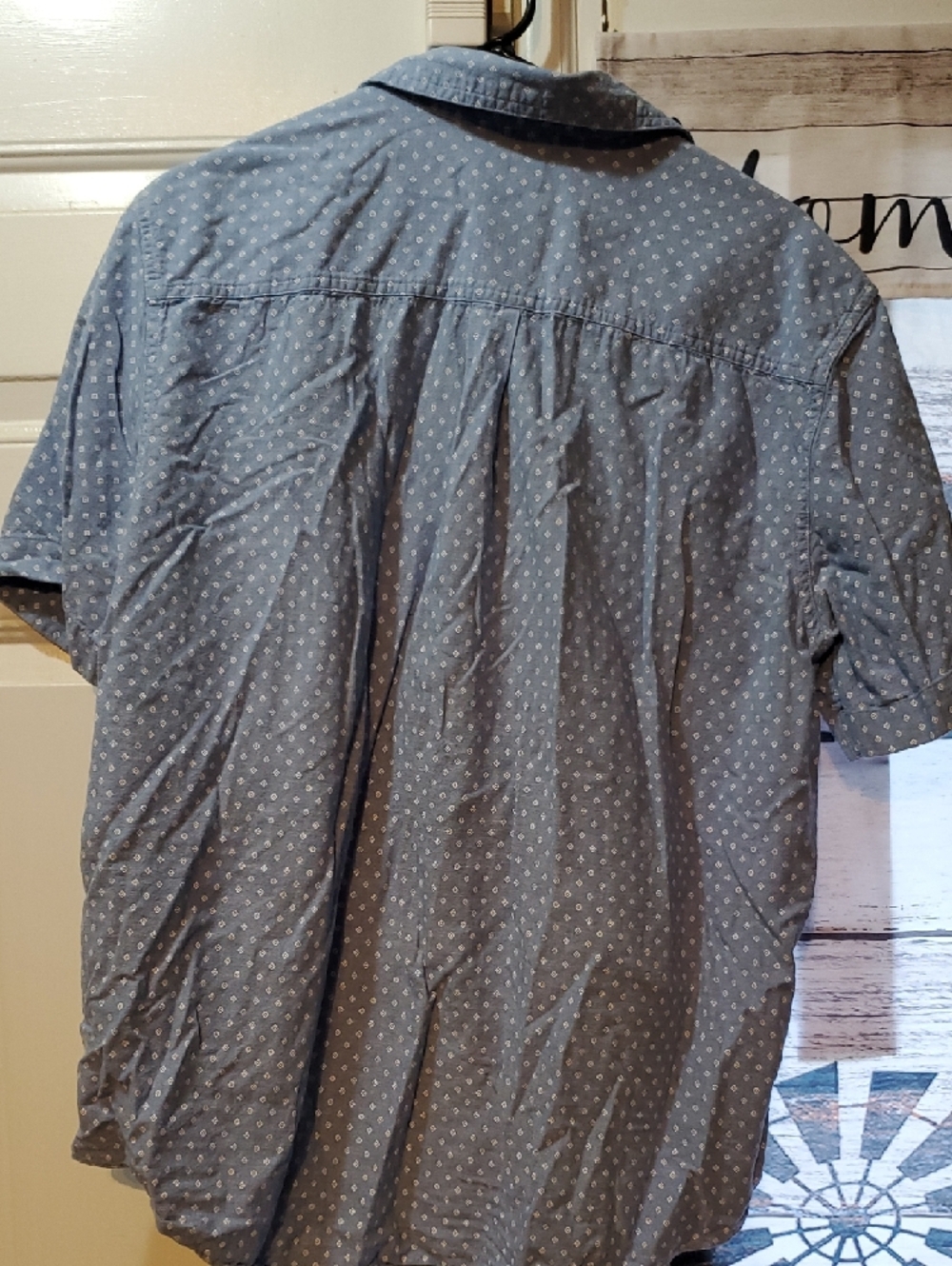 Chaps Men's Light Blue Short-Sleeve Button-Down Shirt with Dot Pattern - Picture 3 of 3